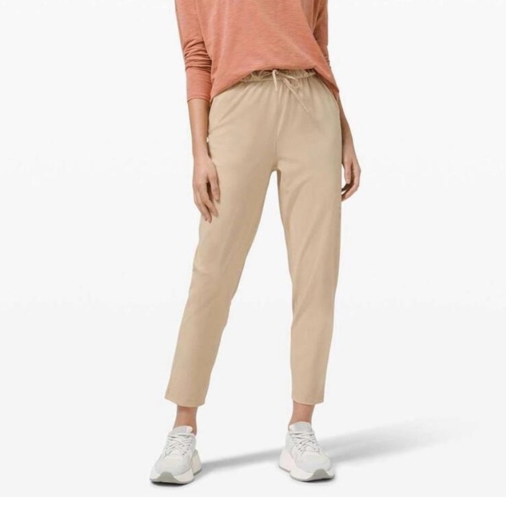Lululemon Cream Light Tan Keep Moving Pants 7/8 High-Rise Size 6 Prosecco